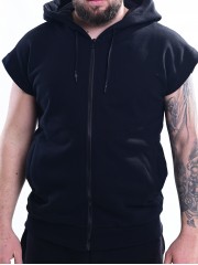 Мъжки елек MIYOR Black Zip – черен Мъжки елек MIYOR в черен цвят от 100% памук, с цип, качулка и удобна спортна кройка.