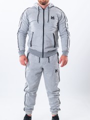 Мъжки спортен екип MIYOR Grey Мъжки спортен екип MIYOR Grey със сиво горнище с качулка и долнище с черен кант. Мъжки спортен екип MIYOR Grey Мъжки спортен екип MIYOR Grey със сиво горнище с качулка и долнище с черен кант.