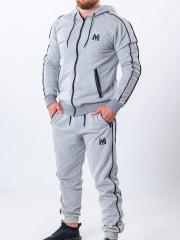 Мъжки спортен екип MIYOR Grey Мъжки спортен екип MIYOR Grey със сиво горнище с качулка и долнище с черен кант. Мъжки спортен екип MIYOR Grey Мъжки спортен екип MIYOR Grey със сиво горнище с качулка и долнище с черен кант.
